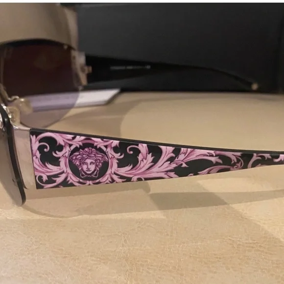 ✨Versace sunglasses 😎 - Picture 2 of 7